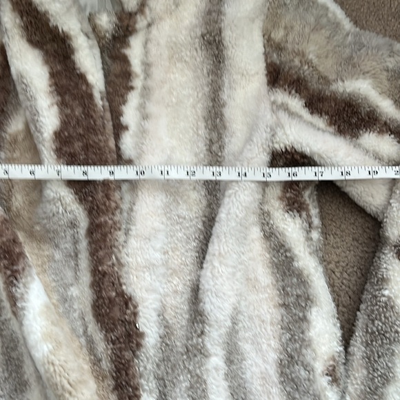 “Polished & Poised- Faux Fur Coat size small” - Picture 2 of 7